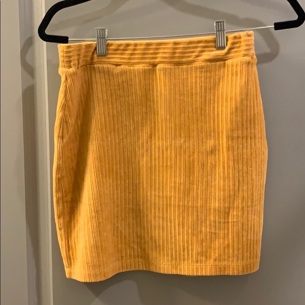 Mustard/yellow mini skirt